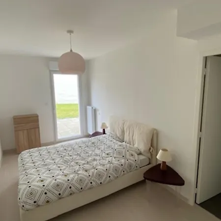Spacious Family Nest With Terrace In