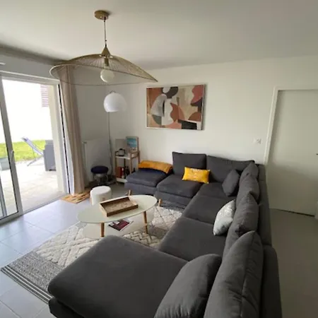 Apartamento Spacious Family Nest With Terrace In *